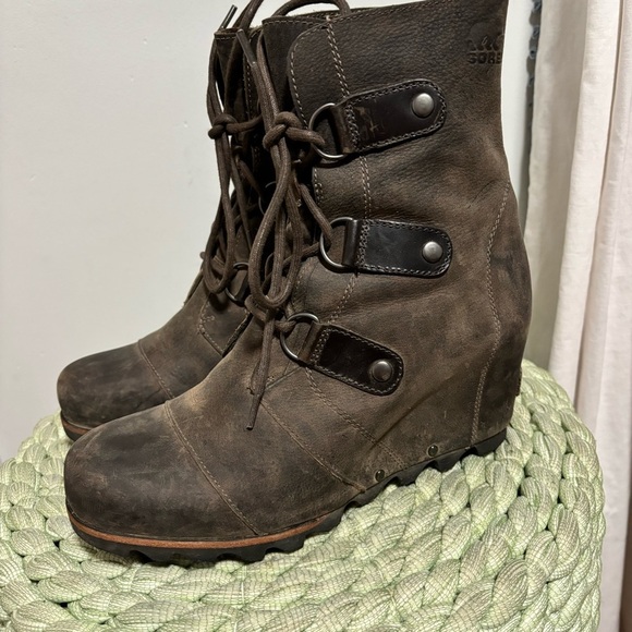 Sorel Joan of Arctic Rustic Brown Leather Lace Up Hidden Wedge Mid Boots - Picture 2 of 11